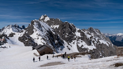 Khách Việt ấn tượng với bữa ăn 'view triệu đô' trên dãy Alps ở Áo