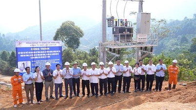 “Thần tốc" đưa điện lưới quốc gia về khu tái định cư Làng Nủ