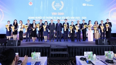 [Photo] Honoring consulting units, businesses with outstanding strategies and M&A deals