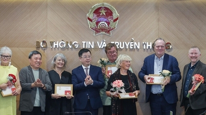 Ministry of Information and Communications meets to pay tribute to former Swedish journalism lecturers
