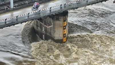 Scene of rushing water in rivers near Hanoi