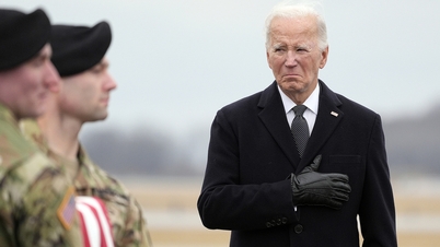 Ông Biden tới sân bay đón thi hài ba lính Mỹ thiệt mạng ở Jordan