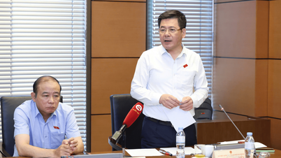 Bộ trưởng Nguyễn Hồng Diên thảo luận tại Tổ liên quan đến dự án Luật Điện lực (sửa đổi)