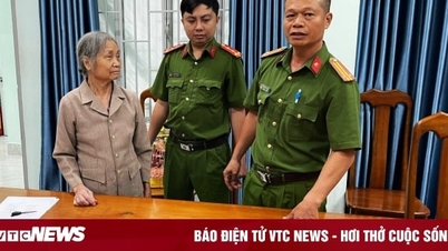 Dọn nhà phát hiện khẩu súng và 22 viên đạn, bà lão 75 tuổi giao nộp công an
