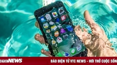 Điện thoại dính nước phải làm thế nào?