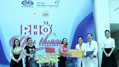 ផូជាង ៥០០ ផ្តល់ជូនកុមារ និងបុគ្គលិកនៃមន្ទីរពេទ្យកុមារទីក្រុង