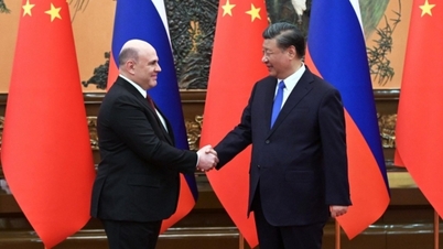Binh sĩ Ukraine sửa xe chiến đấu, Nga-Trung Quốc ‘kề vai sát cánh’, ‘đại bàng chiến’ F-16 thực thi nhiệm vụ ở biển Baltic