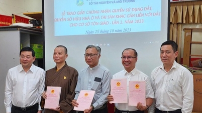 Trao sổ hồng đến 6 cơ sở tôn giáo