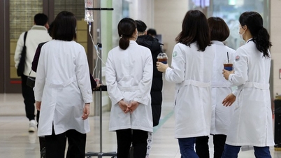 Thousands of medical interns go on strike, South Korean president refuses to back down