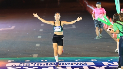 Giáo viên người Anh vô địch 5km giải chạy đêm TP HCM