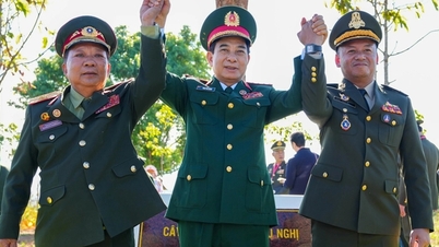 Bộ trưởng Quốc phòng 3 nước Việt Nam - Lào - Campuchia lần đầu tiên giao lưu ở biên giới