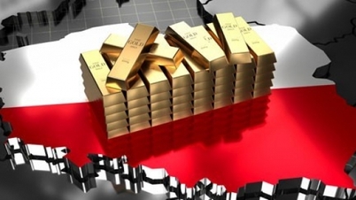 سعر الذهب يتراجع إلى "دوامة" هبوطية، قرب أدنى مستوى في 3 أشهر، دولة أوروبية تشتري 19 طناً من الذهب، لترفع الاحتياطيات إلى مستوى قياسي