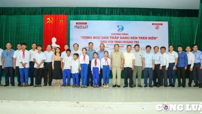 Chương trình “Cùng ngư dân thắp sáng đèn trên biển” đến với bà con ngư dân tỉnh Quảng Trị