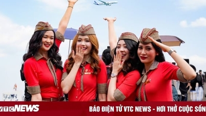 ภาพประทับใจของพนักงานต้อนรับบนเครื่องบินเวียตเจ็ทในงาน Singapore Airshow 2024