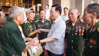 ប្រធានរដ្ឋសភាជួបសំណេះសំណាលជាមួយសមាគមទាហានបដិវត្តន៍ដែលត្រូវបានខ្មាំងចាប់ឃុំឃាំងនៅខេត្ត Nghe An
