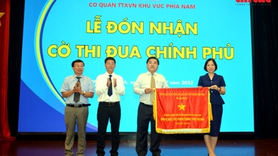 Cơ quan Thông tấn xã Việt Nam khu vực phía Nam đón nhận Cờ thi đua của Chính phủ