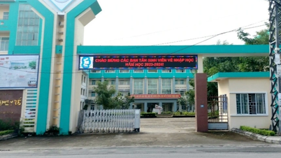 Cán bộ trường cao đẳng bị nợ lương, phải cắm sổ đỏ lấy tiền tiêu