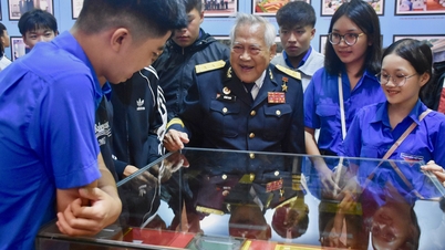 Tái hiện đường Hồ Chí Minh trên biển qua những hiện vật