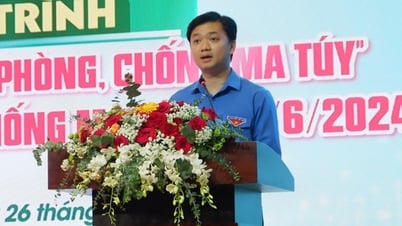 យុវជន​ចូលរួម​ដើរ​ល្បាត​ប្រឆាំង​គ្រឿងញៀន និង​អំពើ​អាក្រក់​ក្នុង​សង្គម