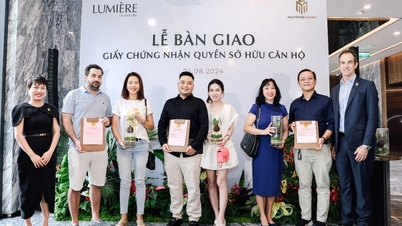 Masterise Homes bàn giao sổ hồng cho cư dân Lumière Riverside theo cam kết