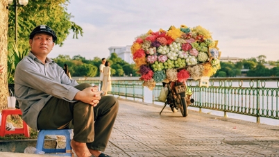 Admirer l'automne à Hanoï à travers l'objectif d'un jeune homme passionné de photographie