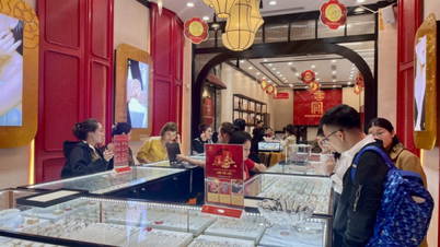 តម្លៃចិញ្ចៀនមាស 999.9 ថ្ងៃនេះកើនឡើងជិត 600 ពាន់ ទីផ្សារលក់ក្នុងតម្លៃ 70.93 លានដុង/តុង