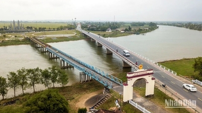 កាសែត Nhan Dan រៀបចំកម្មវិធីសិល្បៈពិសេស "ប៉ារ៉ាឡែលទី ១៧ - បំណងប្រាថ្នាដើម្បីសន្តិភាព"