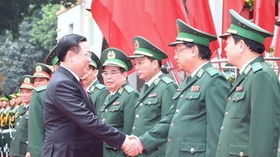 Chủ tịch Quốc hội Vương Đình Huệ thăm, chúc Tết cán bộ, chiến sĩ Bộ đội Biên phòng