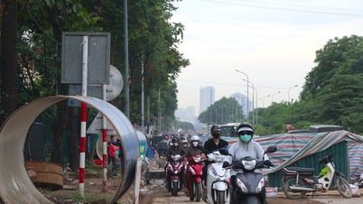 'Lô cốt' thi công gây mất an toàn, ùn tắc trên đại lộ Thăng Long