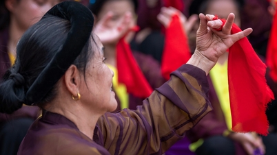 Sweetly sing to Liep Tuyet