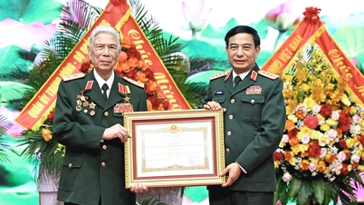 Trung tướng Đặng Quân Thụy nhận danh hiệu Anh hùng Lực lượng vũ trang nhân dân