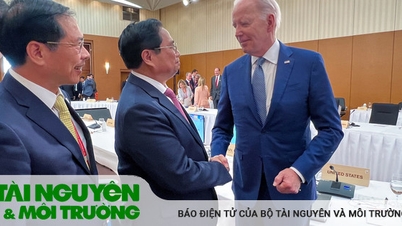 Thủ tướng Phạm Minh Chính gặp Tổng thống Hoa Kỳ Joe Biden tại Hội nghị G7 mở rộng
