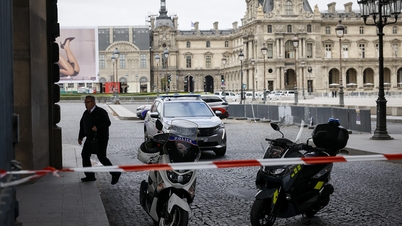 Bảo tàng Louvre sơ tán khách vì bị đe dọa đánh bom