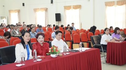 អ្នកយកព័ត៌មាន ៣០០ នាក់ និងអ្នកកែសម្រួលត្រូវបានបណ្តុះបណ្តាលក្នុងការឃោសនាសម្រាប់សមាជបក្សគ្រប់កម្រិត