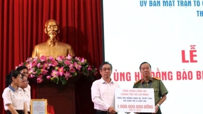 ជាង 9 ពាន់លានដុងដើម្បីជួយដល់ប្រជាជនដែលរងផលប៉ះពាល់ដោយព្យុះនិងទឹកជំនន់