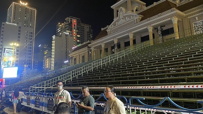 Un directeur de télévision tombe à mort depuis les tribunes du Festival de la mer