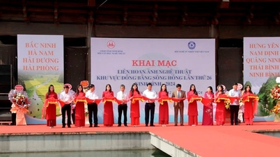 Opening and awarding ceremony of the 26th Red River Delta Art Photography Festival 2024 in Ninh Binh city