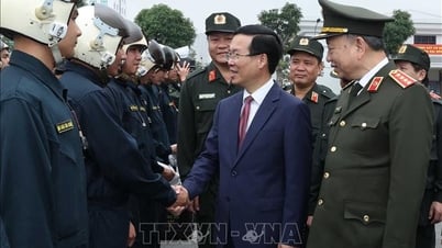 Chủ tịch nước Võ Văn Thưởng kiểm tra công tác sẵn sàng chiến đấu tại Bộ Tư lệnh Cảnh vệ và Bộ Tư lệnh Cảnh sát Cơ động