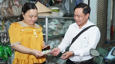 មួយពាន់ថ្ងៃលក់ឆ្នោតជួយសិស្សក្រីក្ររបស់គ្រូនៅលោកខាងលិច