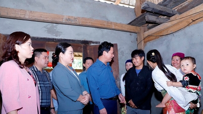 Bộ trưởng Đặng Quốc Khánh thăm, động viên các gia đình đồng bào Hà Giang thực hiện xoá bỏ hủ tục, lạc hậu