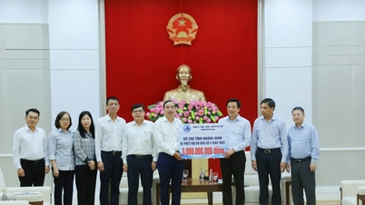 Trao 4 tỷ đồng hỗ trợ Quảng Ninh và Hải Dương khắc phục hậu quả bão số 3