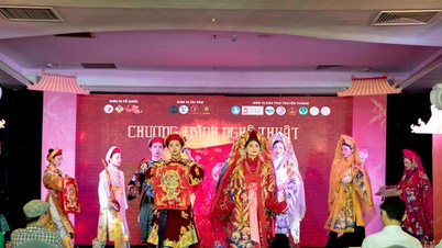 Decoding the costumes of Hau Dong performance