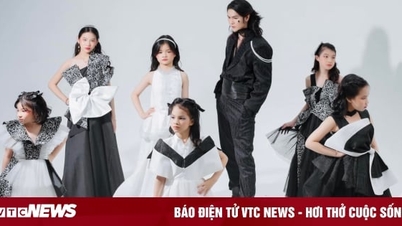 Siêu mẫu Đình Quyền làm show thời trang tại Nhà hát Hồ Gươm