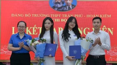 Hai nữ sinh xinh xắn trường THPT Trần Phú được kết nạp Đảng trước kỳ thi tốt nghiệp