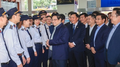 Thủ tướng Phạm Minh Chính thăm, động viên người lao động đường sắt