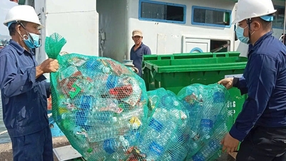 Bình Định đã có tàu cá đầu tiên mang rác về bờ