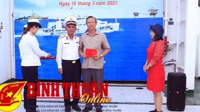 ថ្នាក់ដឹកនាំខេត្ត Binh Thuan ទៅទស្សនា Truong Sa