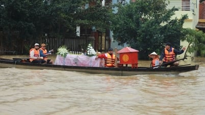 Funerals in the flood, using boats to carry coffins for burial