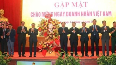ខេត្ត Quang Ninh ជួបជាមួយអង្គភាពអាជីវកម្ម ដើម្បីអបអរសាទរទិវាសហគ្រិនវៀតណាម