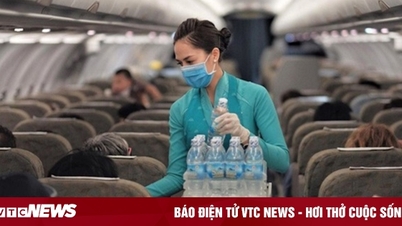Những thời điểm trong chuyến bay không nên gọi tiếp viên